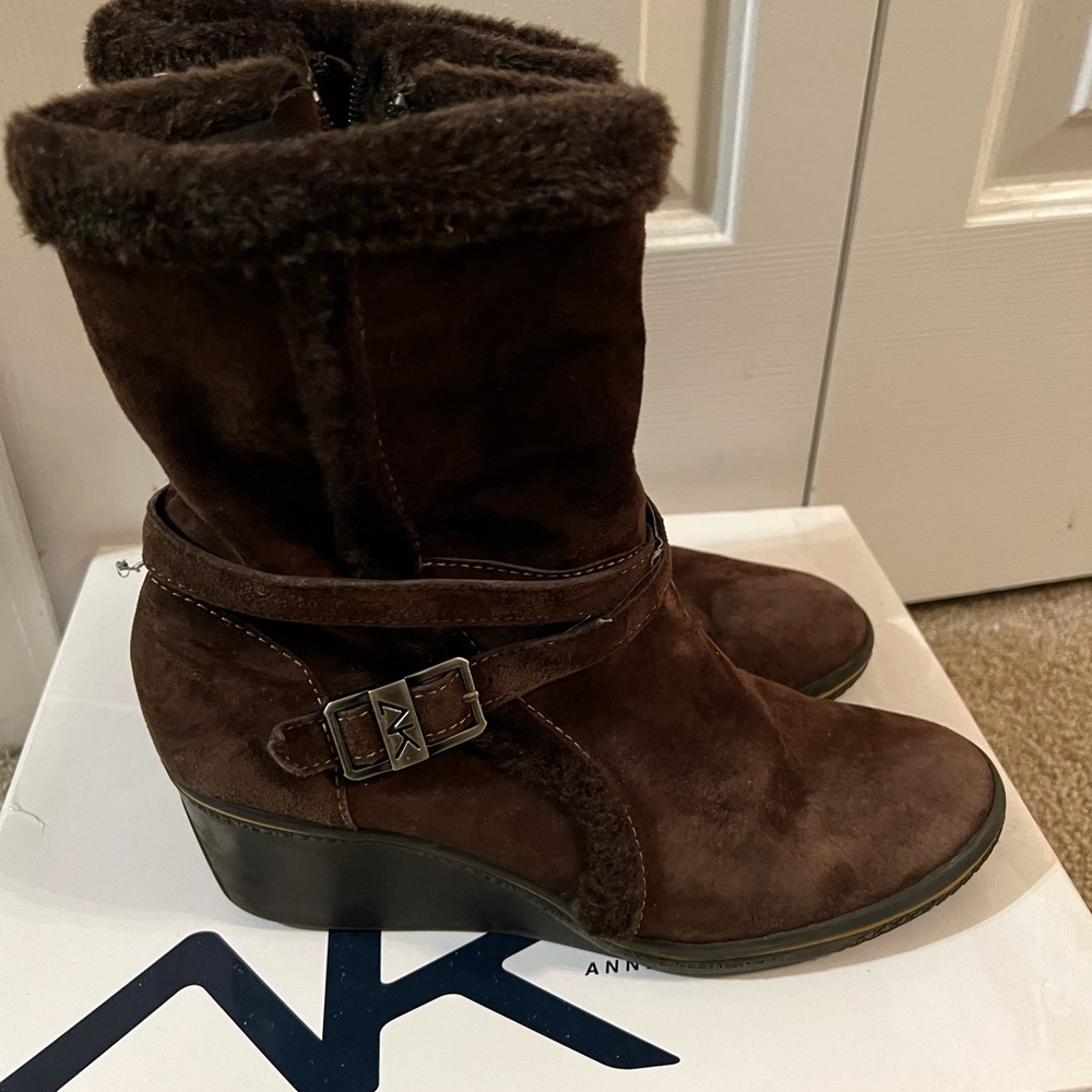 Anne Klein, Brown